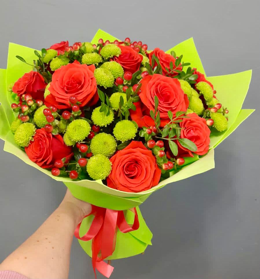 Букет цветов из: Хризантемы и Розы в Кирове Калужской области