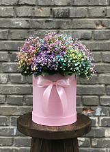 Цветочная композиция из Гипсофила и Розы в шляпной коробке в Кирове Калужской области