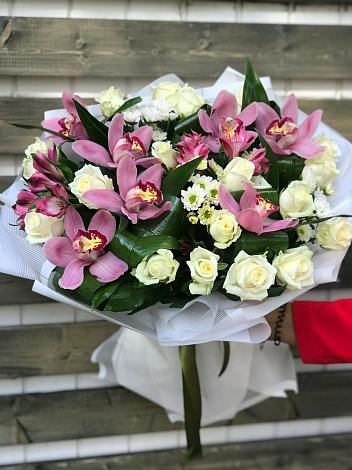 Букет цветов из: Розы и Хризантемы в Кирове Калужской области