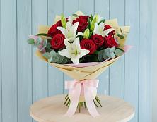 Букет цветов из:  Лилии и Розы в Кирове Калужской области