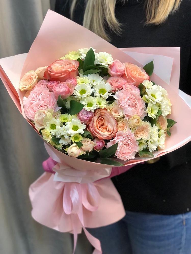 Букет цветов из: Гвоздики, Розы и Хризантемы в Кирове Калужской области