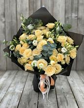 Букет цветов из:  Розы и Лизиантусы в Кирове Калужской области