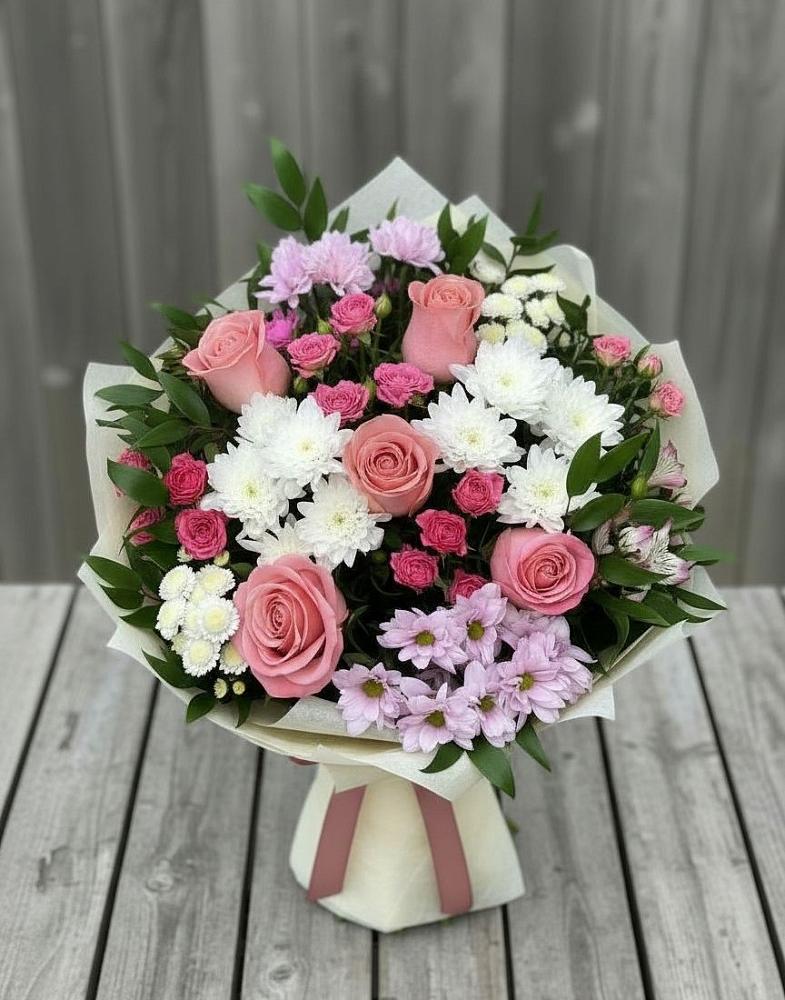Букет цветов из: Альстромерии, Гвоздики, Розы и Хризантемы в Кирове Калужской области