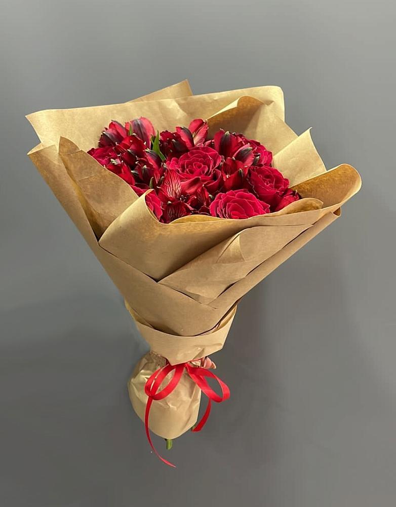 Букет цветов из: Альстромерии и Розы в Кирове Калужской области