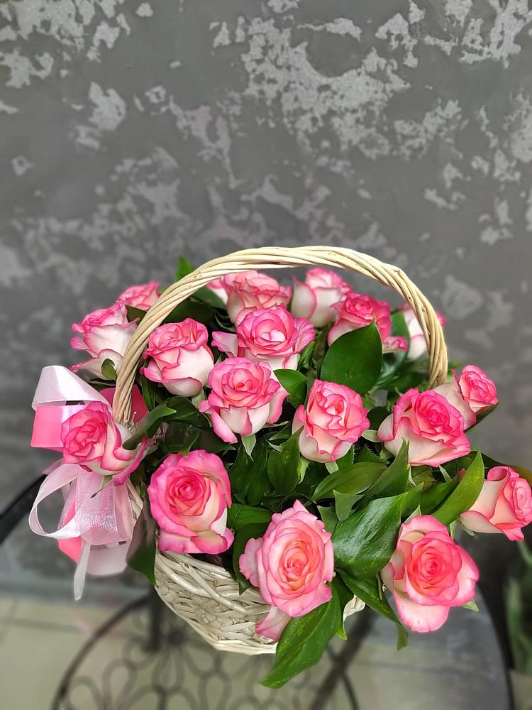 Цветочная композиция из Розы в корзине в Кирове Калужской области
