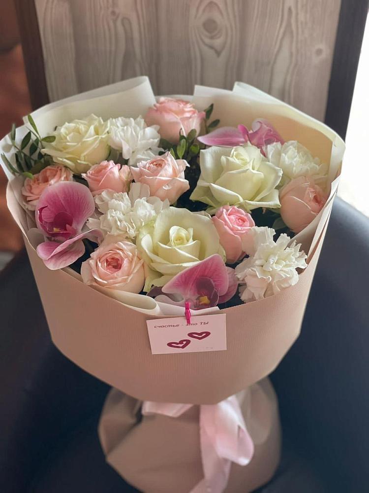 Букет цветов из: Орхидеи, Розы и Гвоздики в Кирове Калужской области