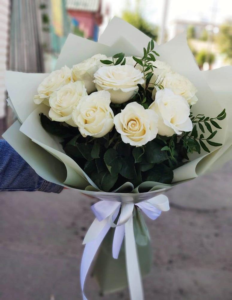 Букет Белые розы Проуд в Кирове Калужской области