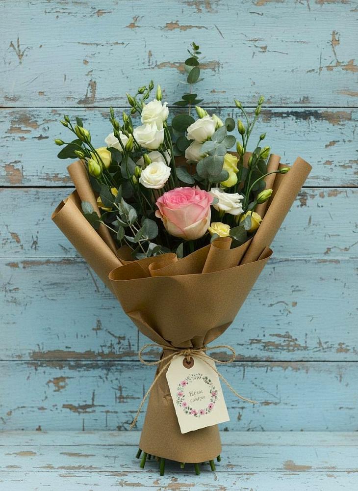 Букет цветов из: Розы и Лизиантусы в Кирове Калужской области