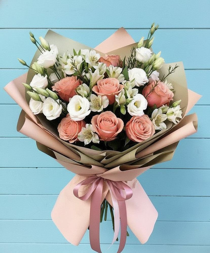 Букет цветов из: Розы, Альстромерии и Лизиантусы в Кирове Калужской области