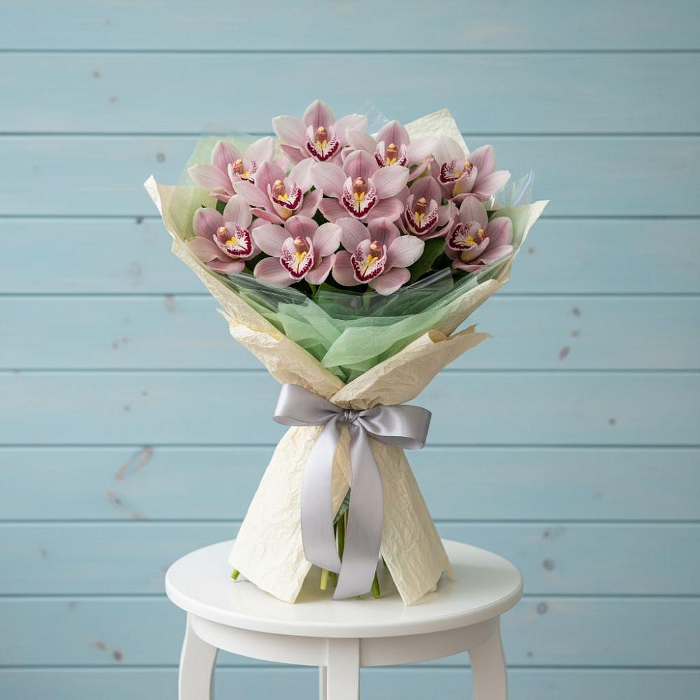 Букет цветов из: Орхидеи и Розы в Кирове Калужской области