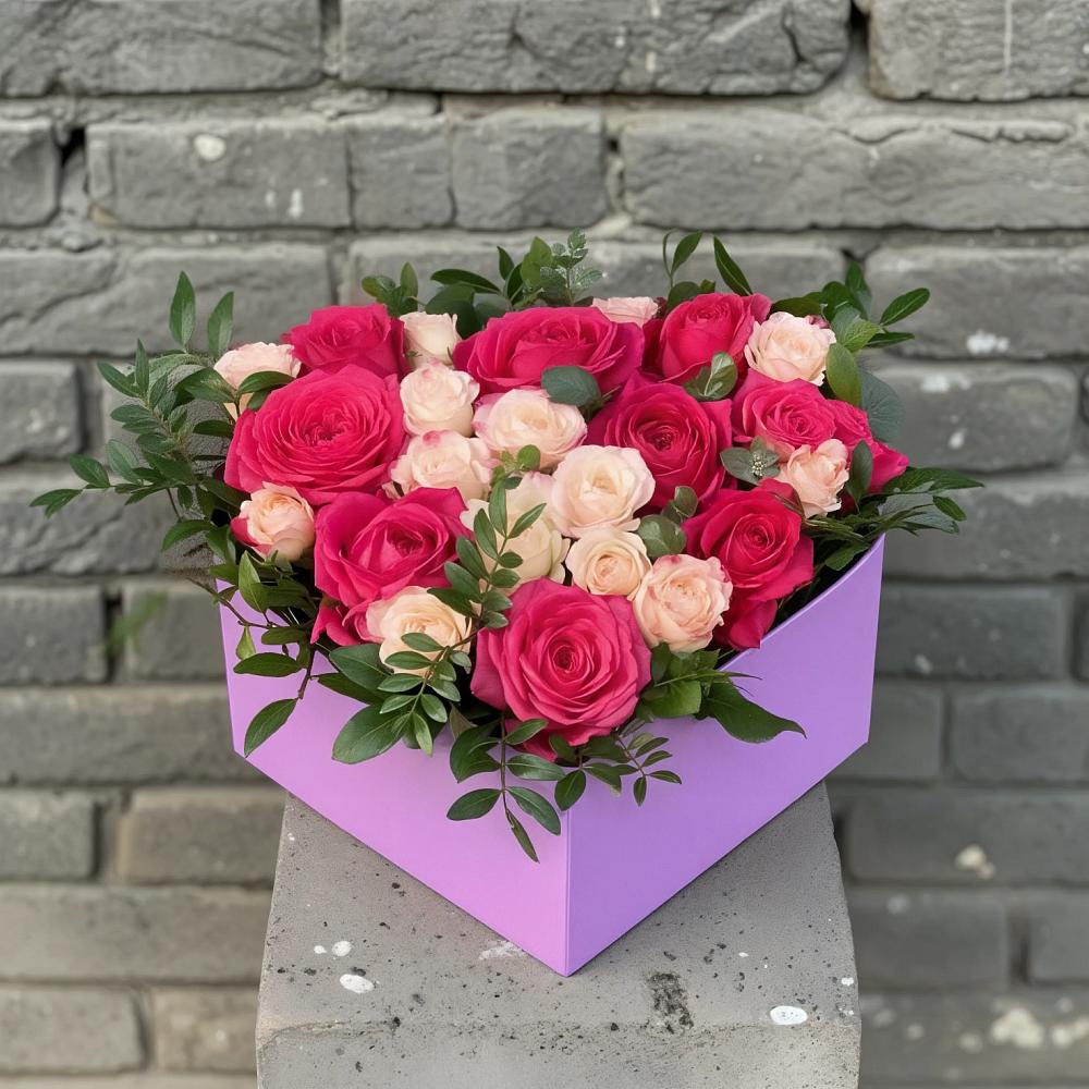 Цветочная композиция из Розы в коробке в Кирове Калужской области