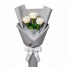 Букет 3 белые розы в Кирове Калужской области