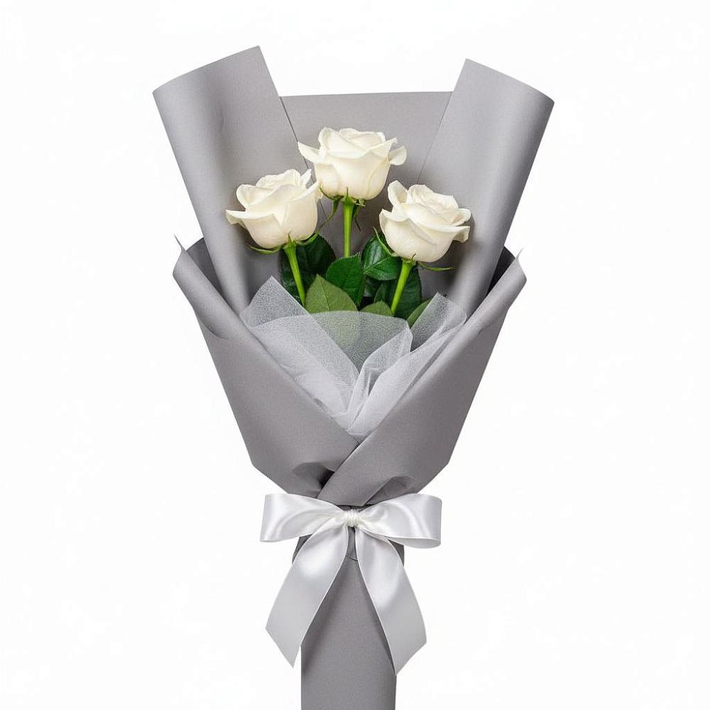 Букет 3 белые розы в Кирове Калужской области