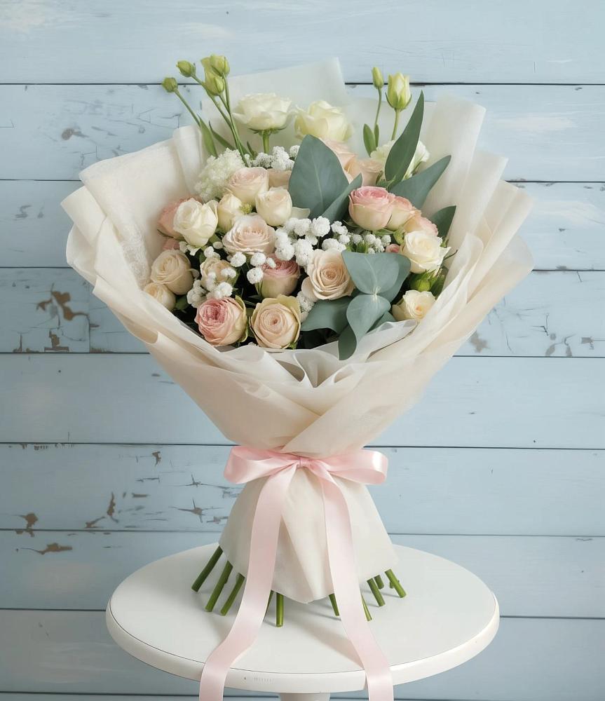 Букет цветов из: Розы и Лизиантусы в Кирове Калужской области