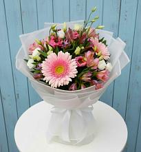 Букет цветов из:  Герберы, Альстромерии и Лизиантусы в Кирове Калужской области