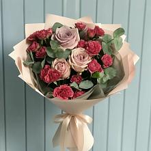 Букет цветов из:  Гвоздики и Розы в Кирове Калужской области