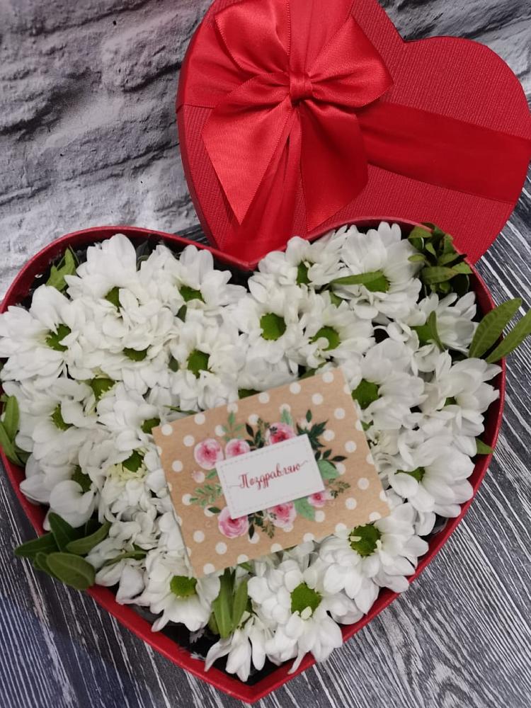 Цветочная композиция из Хризантемы в виде сердца в Кирове Калужской области