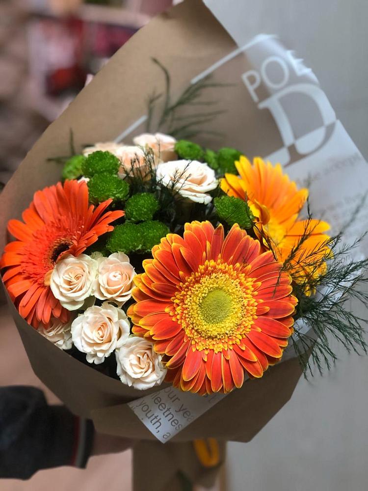 Букет цветов из: Герберы, Хризантемы и Розы в Кирове Калужской области