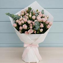 Букет цветов из:  Розы в Кирове Калужской области