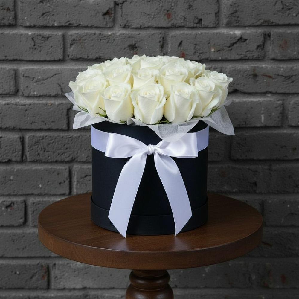 Цветочная композиция из Розы в шляпной коробке в Кирове Калужской области