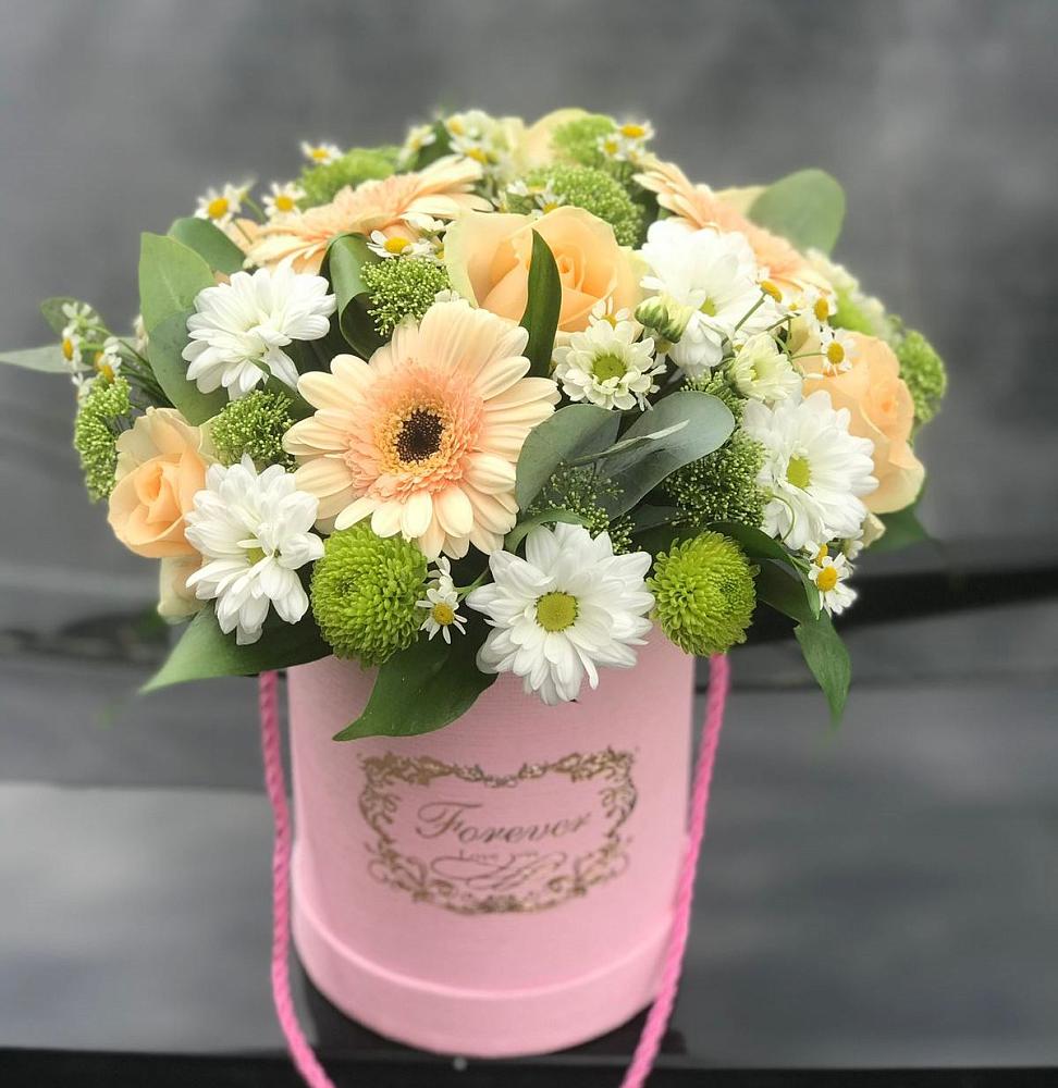 Цветочная композиция из Розы, Герберы и Хризантемы в шляпной коробке в Кирове Калужской области