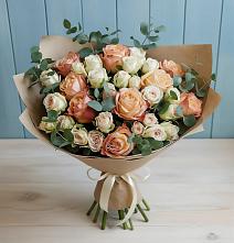 Букет цветов из:  Альстромерии и Розы в Кирове Калужской области
