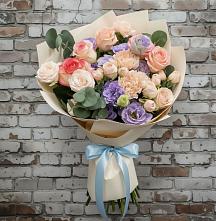 Букет цветов из:  Розы, Лизиантусы и Гвоздики в Кирове Калужской области