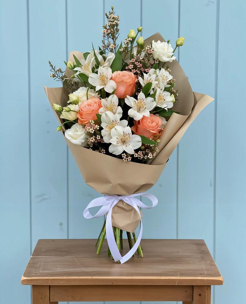 Букет цветов из: Альстромерии, Лизиантусы, Розы и Хризантемы в Кирове Калужской области